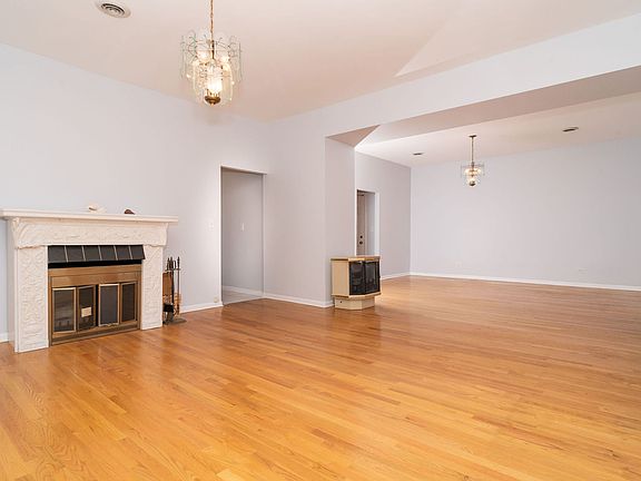 5th image of 4719 S Drexel Blvd #1