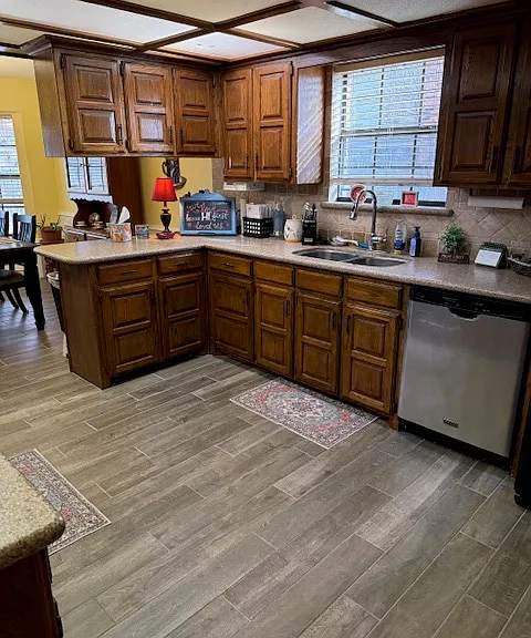 3508 Kings Way — Photo 6