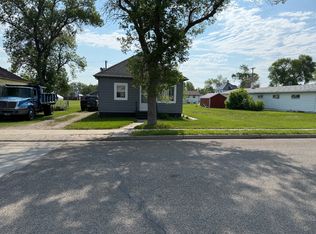 13 N 7th St, Wishek, ND 58495