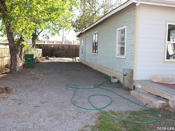 2nd image of 830 Steves Ave