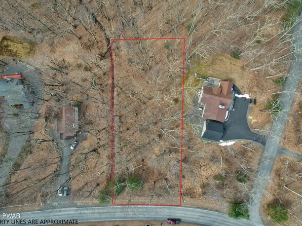 300 Maple Ridge Dr, Hawley, PA 18428