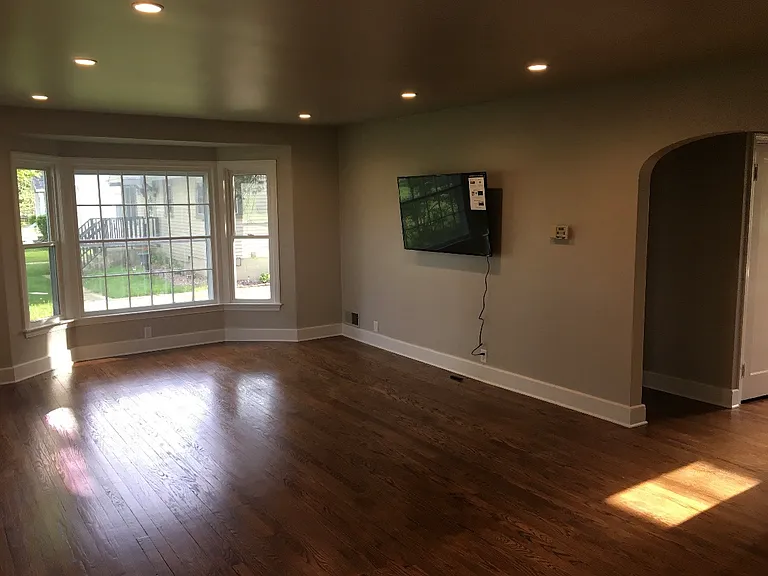 760 Sheridan Rd — Photo 2