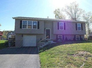 102 Tinoak Dr, Stephens City, VA