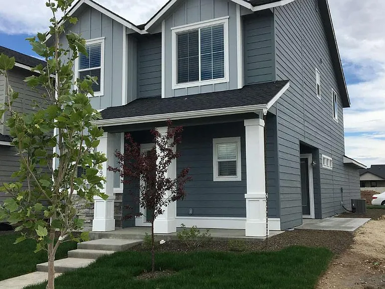 769 E Springloyd St — Photo 2