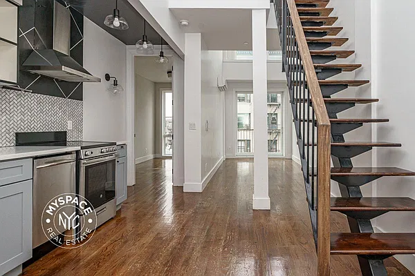 Living room, photo 1