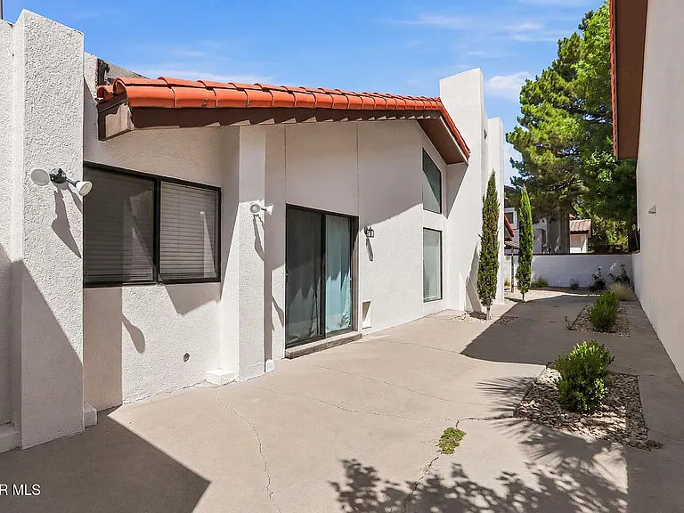 5205 Valley Spring Way — Photo 7