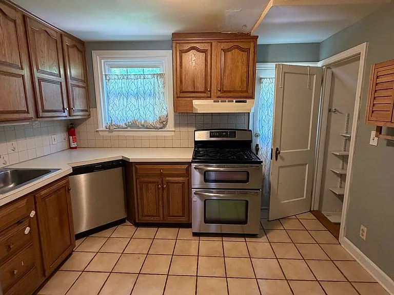 35 Moreland Rd — Photo 17