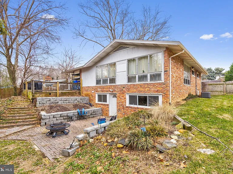 9920 Pinehurst Ave — Photo 5