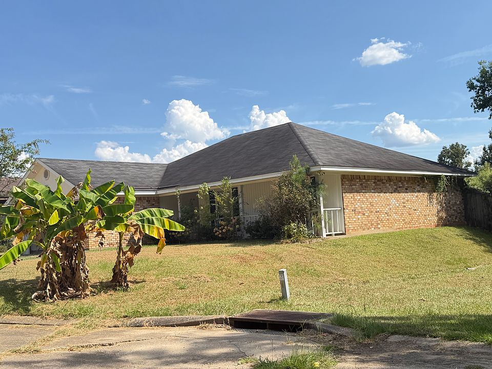 2nd image of 403 Crystal Dr