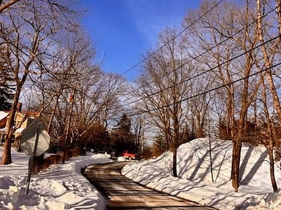 Exterior Neighborhood (street photo)