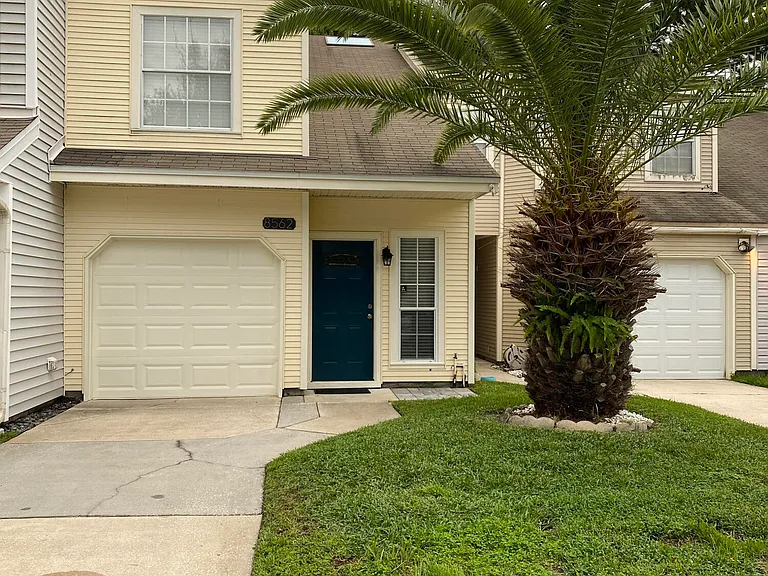 8562 Sturbridge Cir W — Photo 1