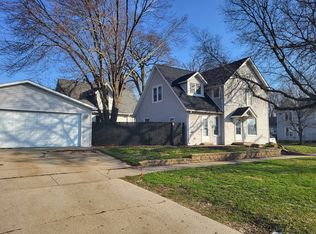 401 W Everett St, Dixon, IL 61021