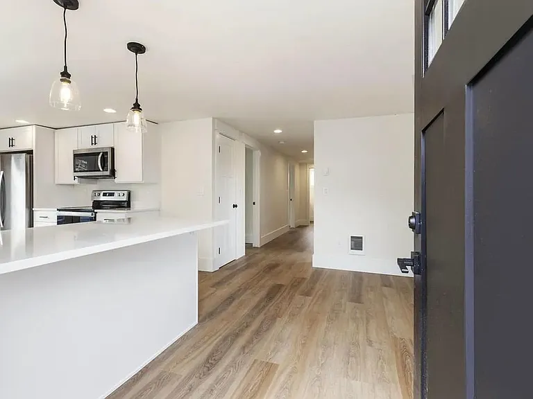 5240 20th Ave NE #3 — Photo 1