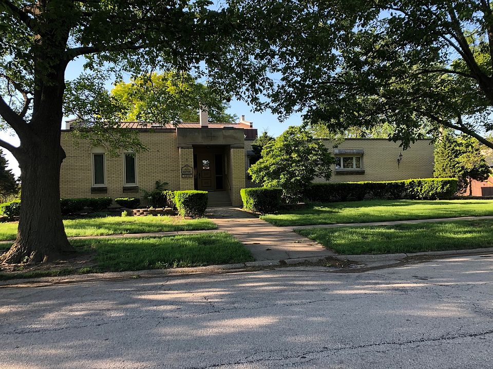 1st image of 4240 W 98th St