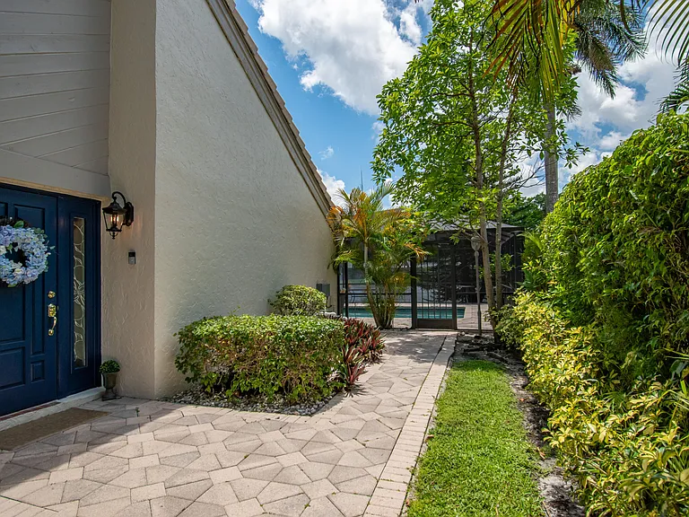 9708 Erica Ct — Photo 8
