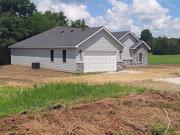 3rd image of 310 NE 51st Rd