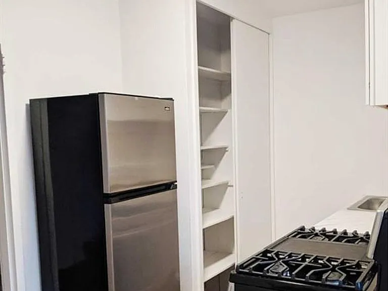 401 Park Pl #3F — Photo 11