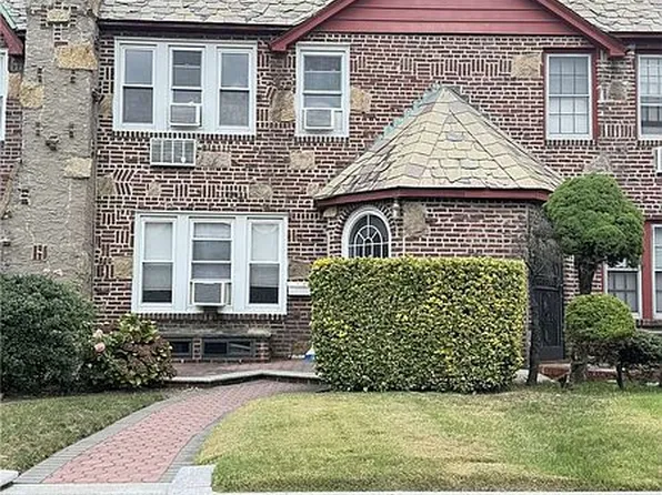 8912 63rd Ave, Rego Park, NY 11374