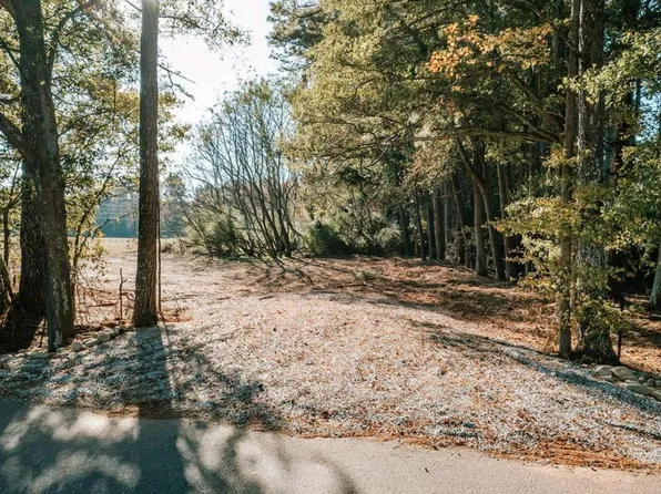 6 Lakeview Dr, Winterville, GA 30683