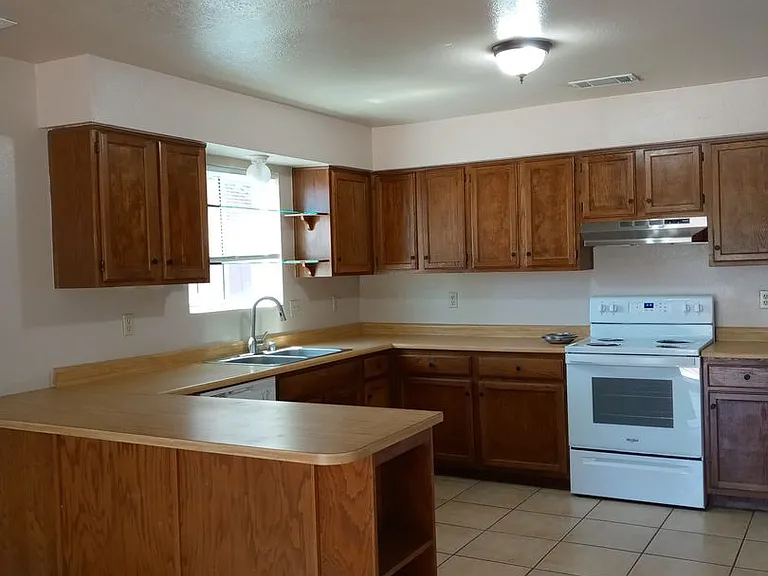2517 Bogie Rd SE — Photo 3