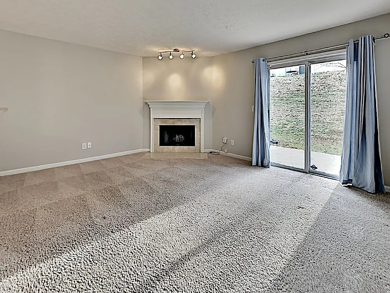 213 Shadow Glen Dr — Photo 11