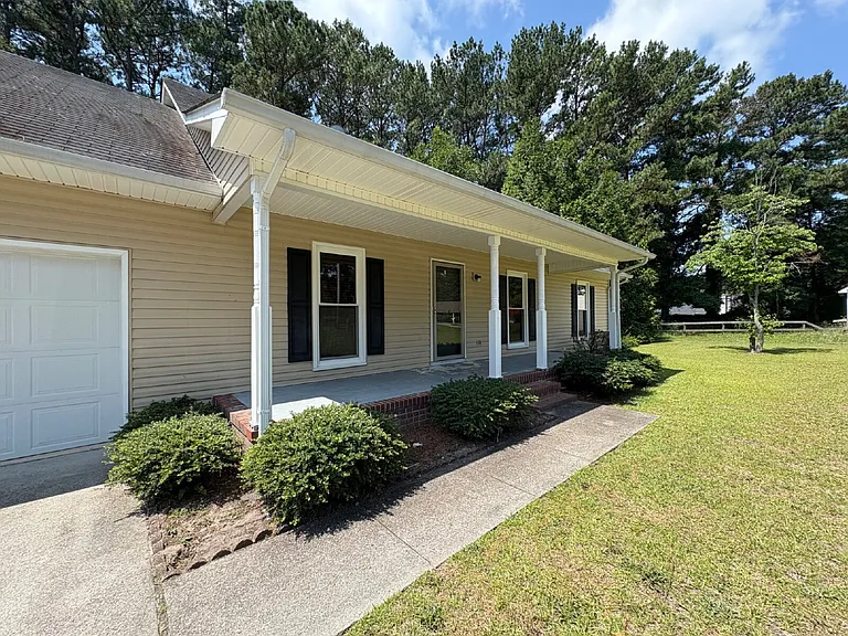 204 Cobblestone Ct — Photo 2
