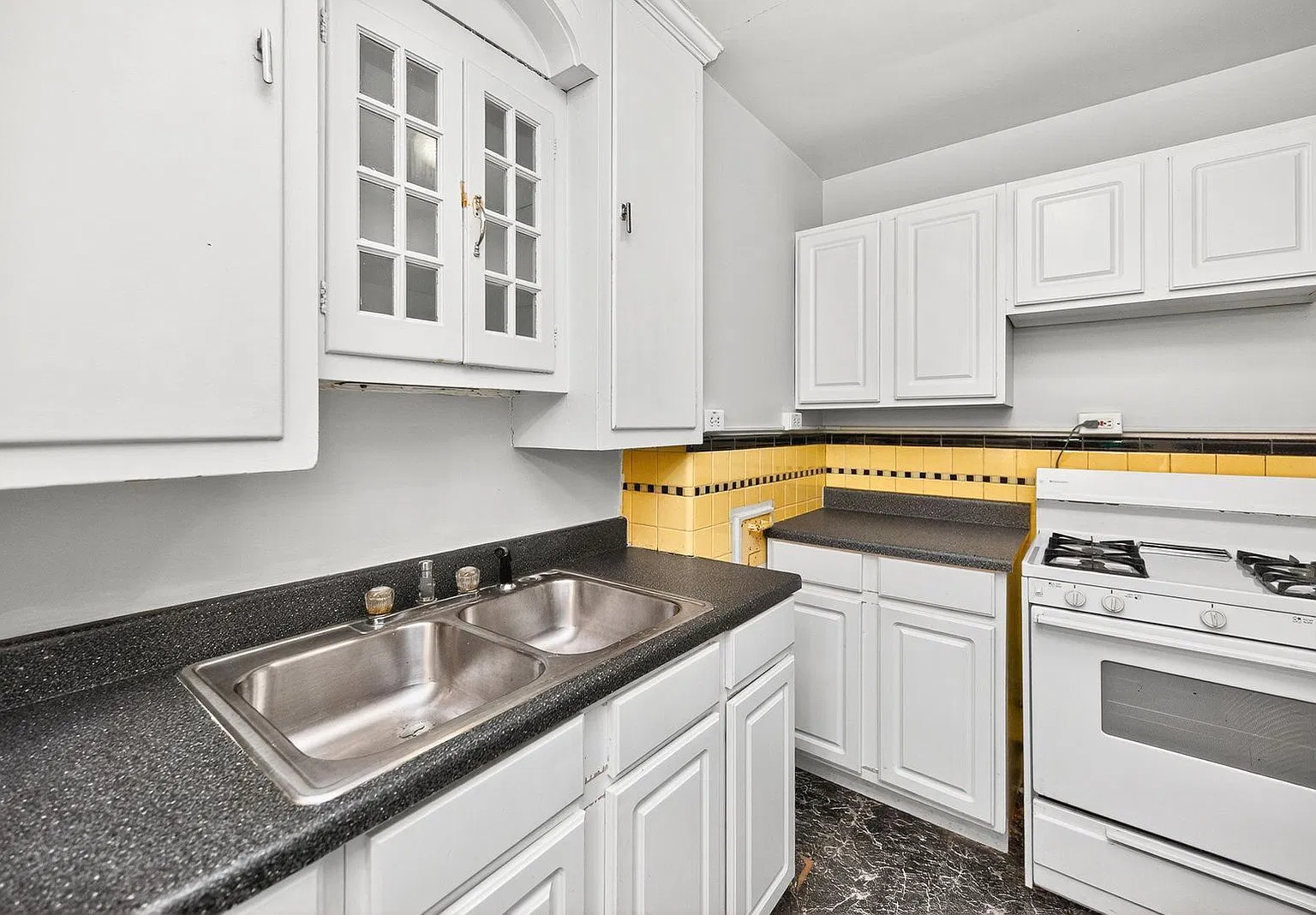 1 bed, 1.0 bath, $1,150 — Photo 2