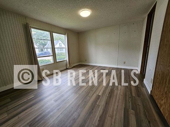 3rd image of 715 W Hubbard Ave