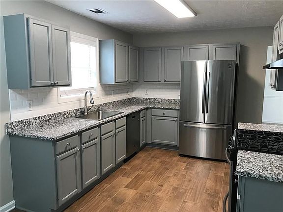 3rd image of 2143 Gwinn Dr