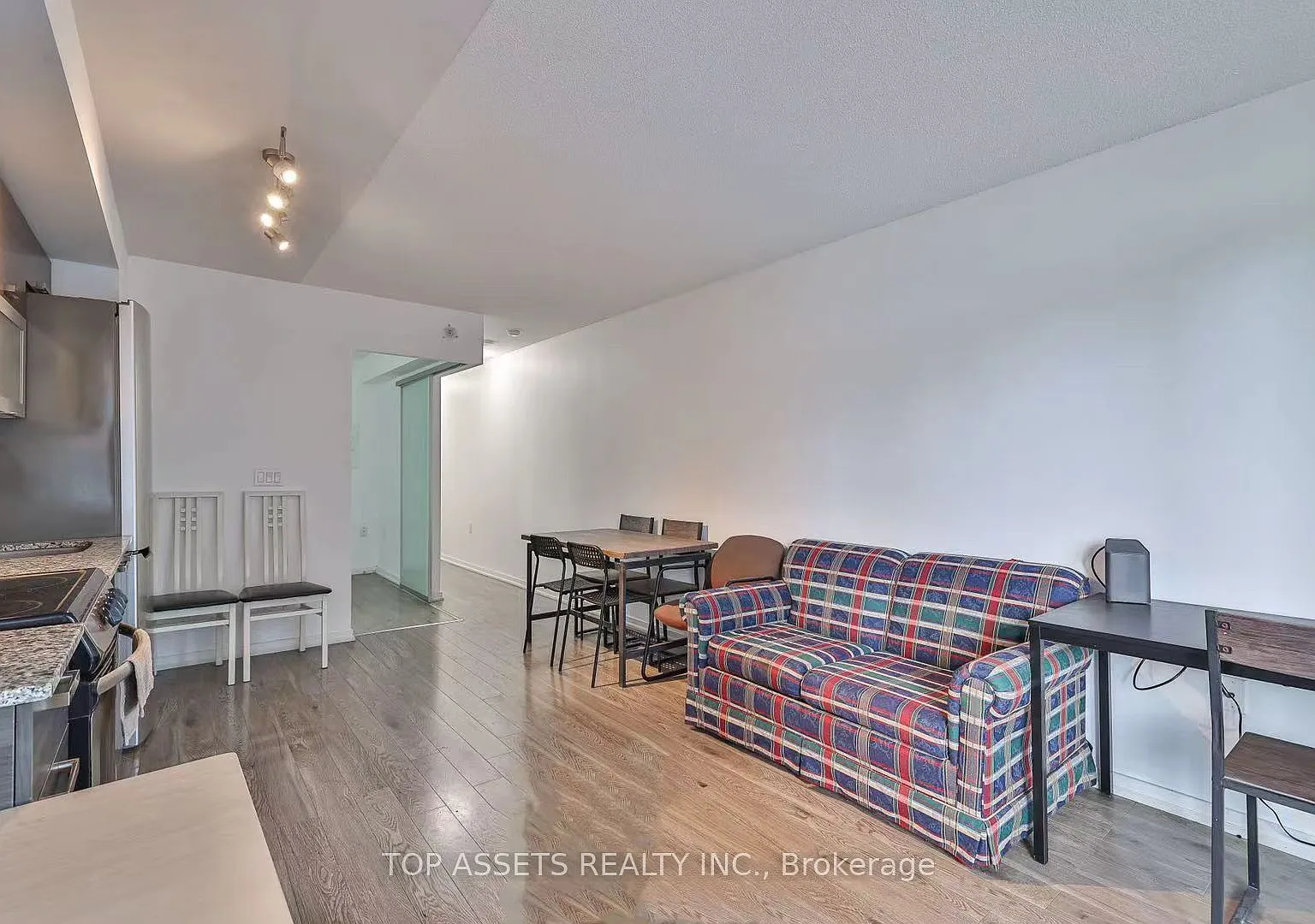 2 bed, $2,500 — Photo 3