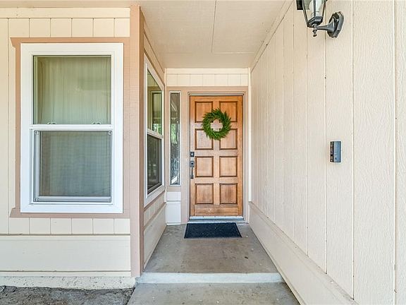 3rd image of 2015 E Woodsville Court