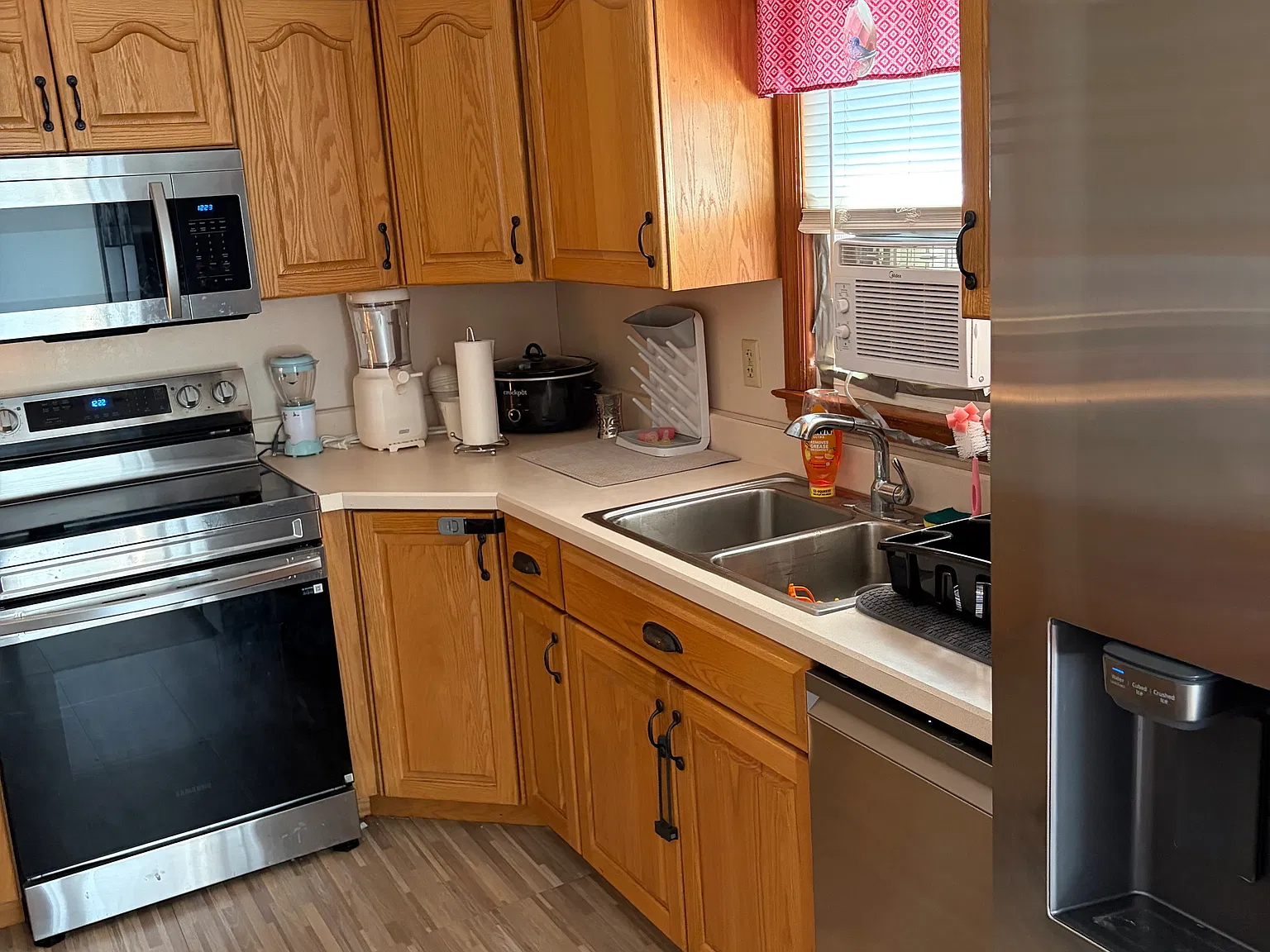 3 bed, 1.5 bath, 1059 sqft, $2,500 — Photo 4