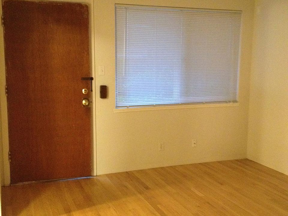 Living room, very light grey walls don't show up in this pic.