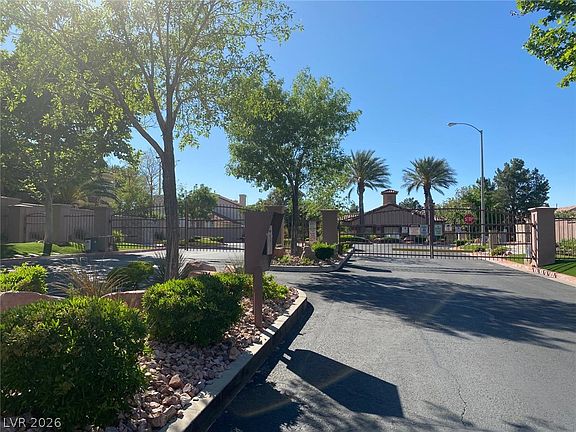 2nd image of 5 Alyson Pond Cir