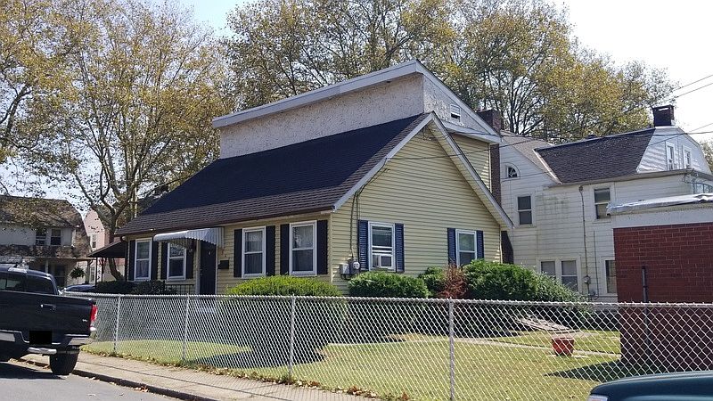 2nd image of 542 E Garrison St