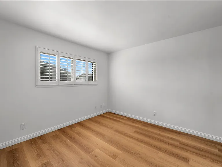 2222 Pier Ave — Photo 12