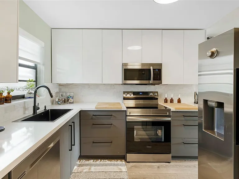 1250 Lincoln Rd #510 — Photo 3