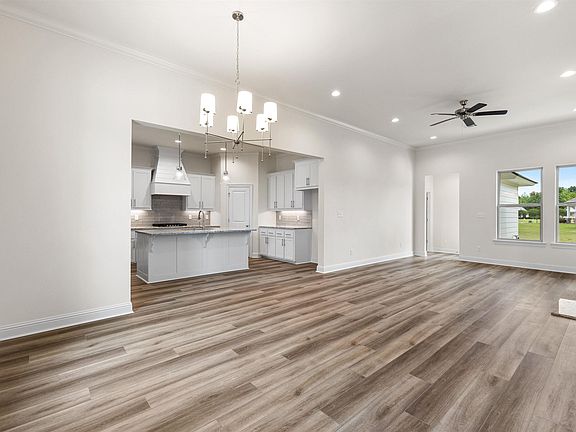 4th image of 132 Marmande Ave