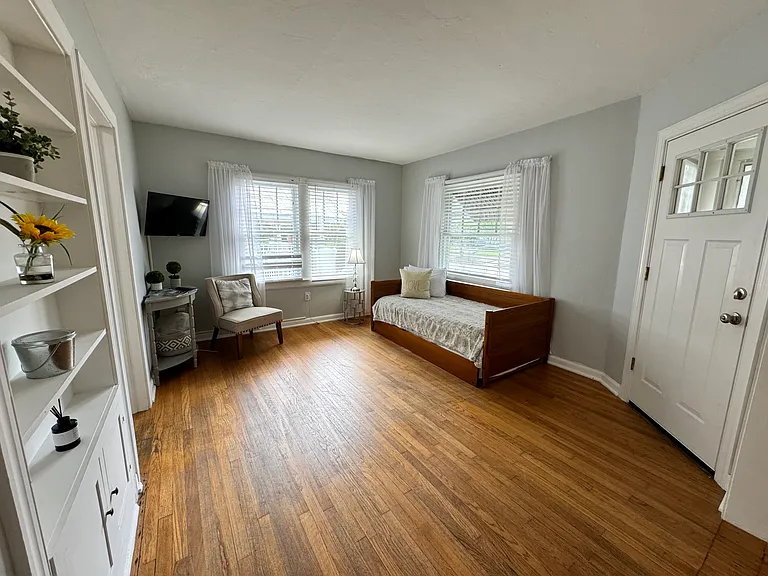 607 E Harwood St #609 — Photo 8