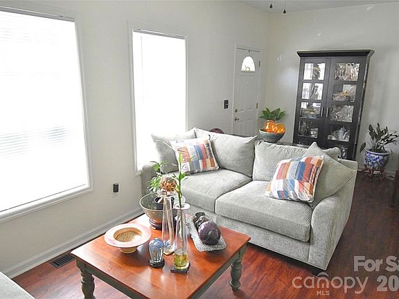 4th image of 145 Lincoln Park Rd APT G