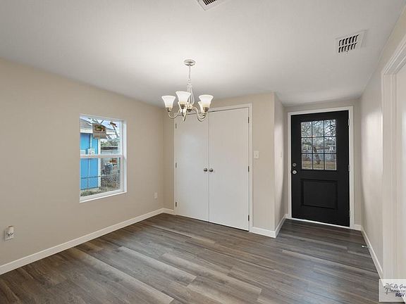 5th image of 856 S Vermont Ave