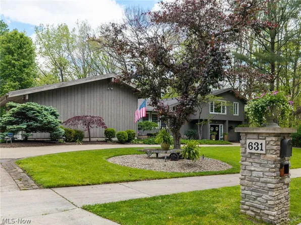 631 Rocky Hollow Dr, Akron, OH 44313