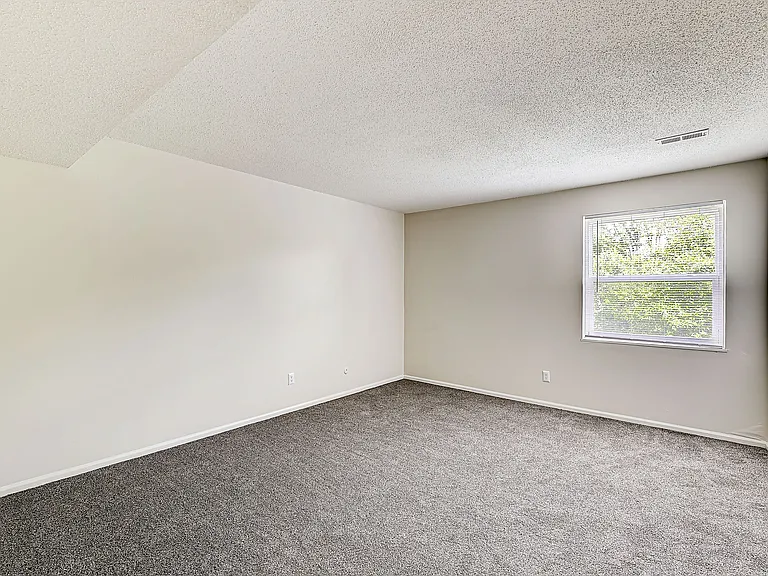 Stonehedge Apartments — Photo 28