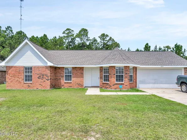 2213 Paula Cir, Ocean Springs, MS 39564