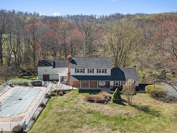 4th image of 982 Fairview Rd