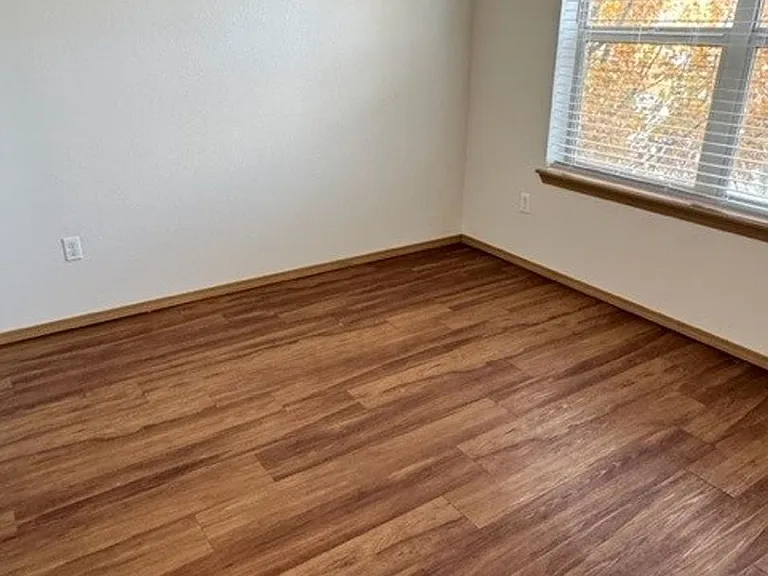 Louis York Apartments — Photo 31