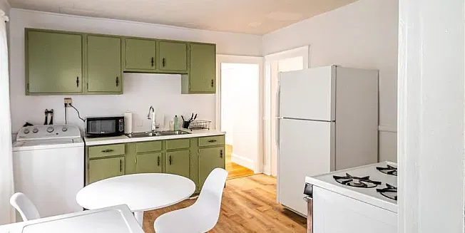 3 bed, 1200 sqft, $4,800 — Photo 1