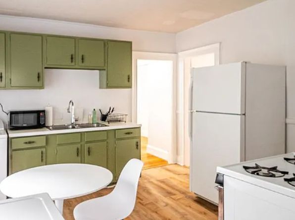 122 Hillside St #1L