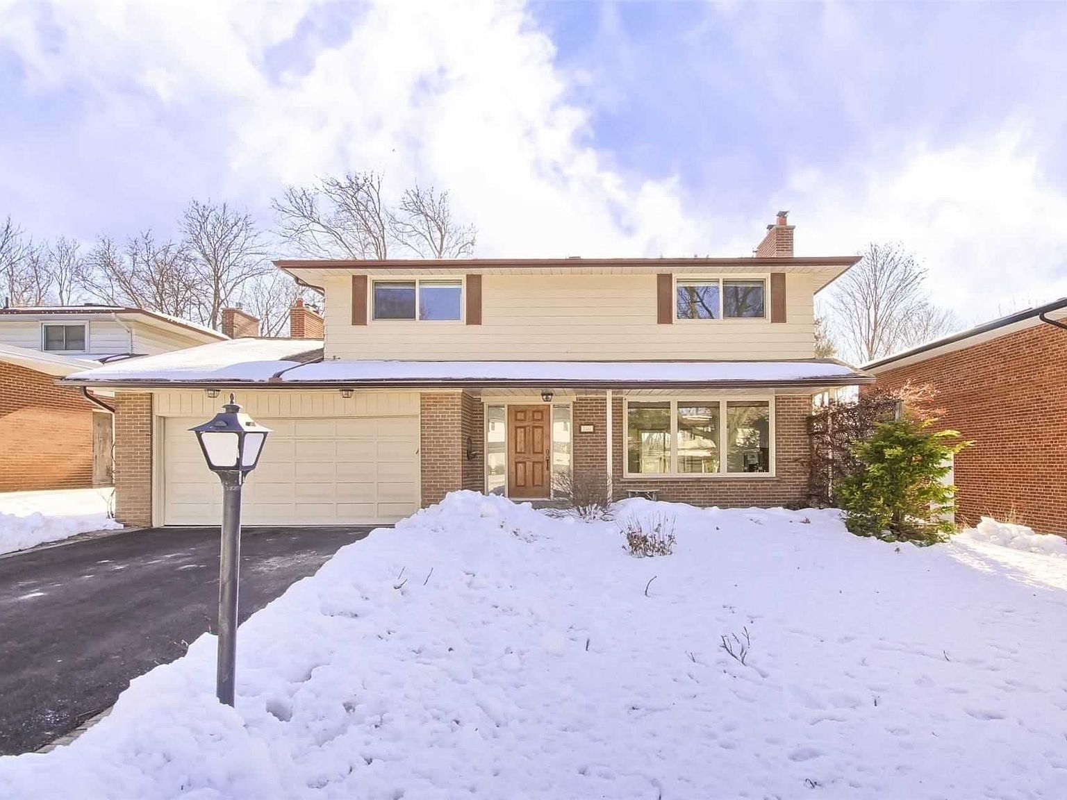 3582 Gallager Dr, Mississauga, ON L5C 2N6 Zillow