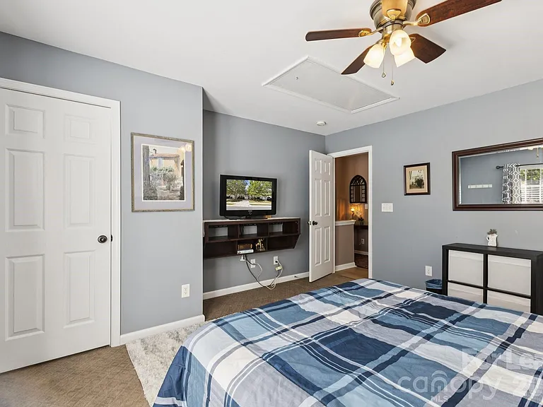 6037 Queens Walk Ct — Photo 30